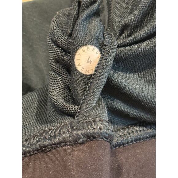 Lululemon RUN THE DAY Sports Bra With Peek-A-Boo Mesh Submarine Green/Black Sz 4 - Picture 9 of 12